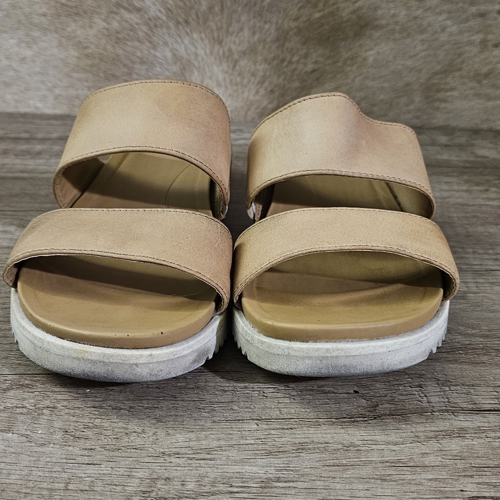 Uggs - Picture 2 of 4